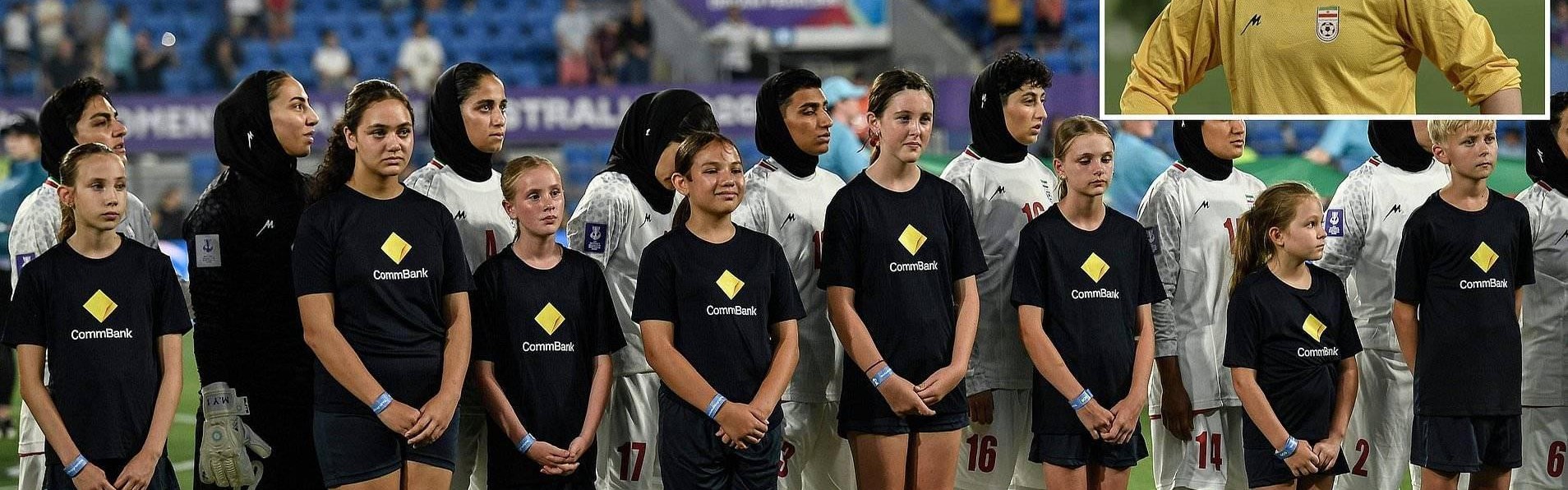 祖国遭受战乱，伊朗女足在奏国歌时集体保持缄默